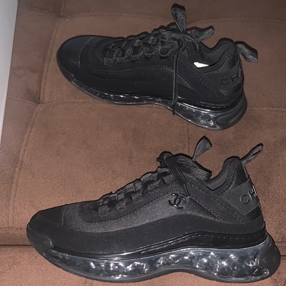 CHANEL
2020 Interlocking CC Logo Sneakers - Picture 2 of 2